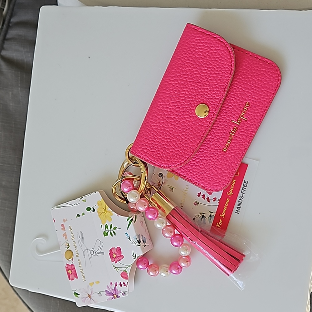 NANETTE‎ LEPORE Hands-Free Pearl Beaded Bracelet Card Wallet